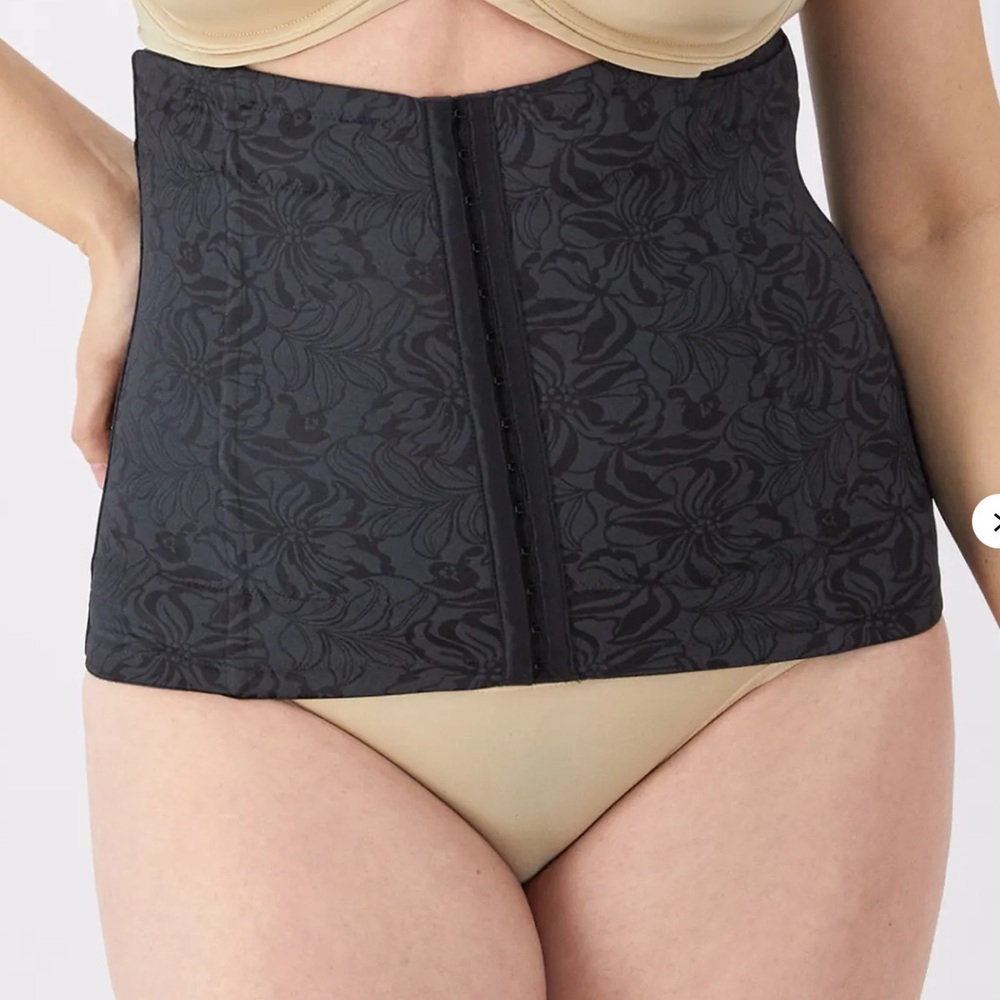 NWT Black Maidenform Self Expressions Ultra-Firm Control Waist “Nipper”-Large